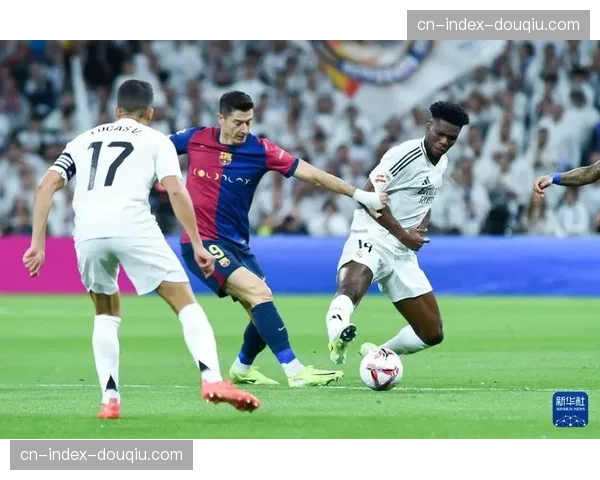 历史回顾：追溯梦三巴萨tiki-taka与当今高位转换足球的战术渊源