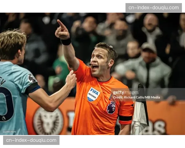 英超下赛季将试行“裁判麦克风”部分内容对外播出，已考虑多语言字幕配套