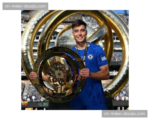 伤病快讯:切尔西后卫科尔威尔因训练中练习头球时碰撞,将缺席周末联赛 伤病快讯:切尔西后卫科尔威尔因训练中练习头球时碰撞,将缺席周末联赛